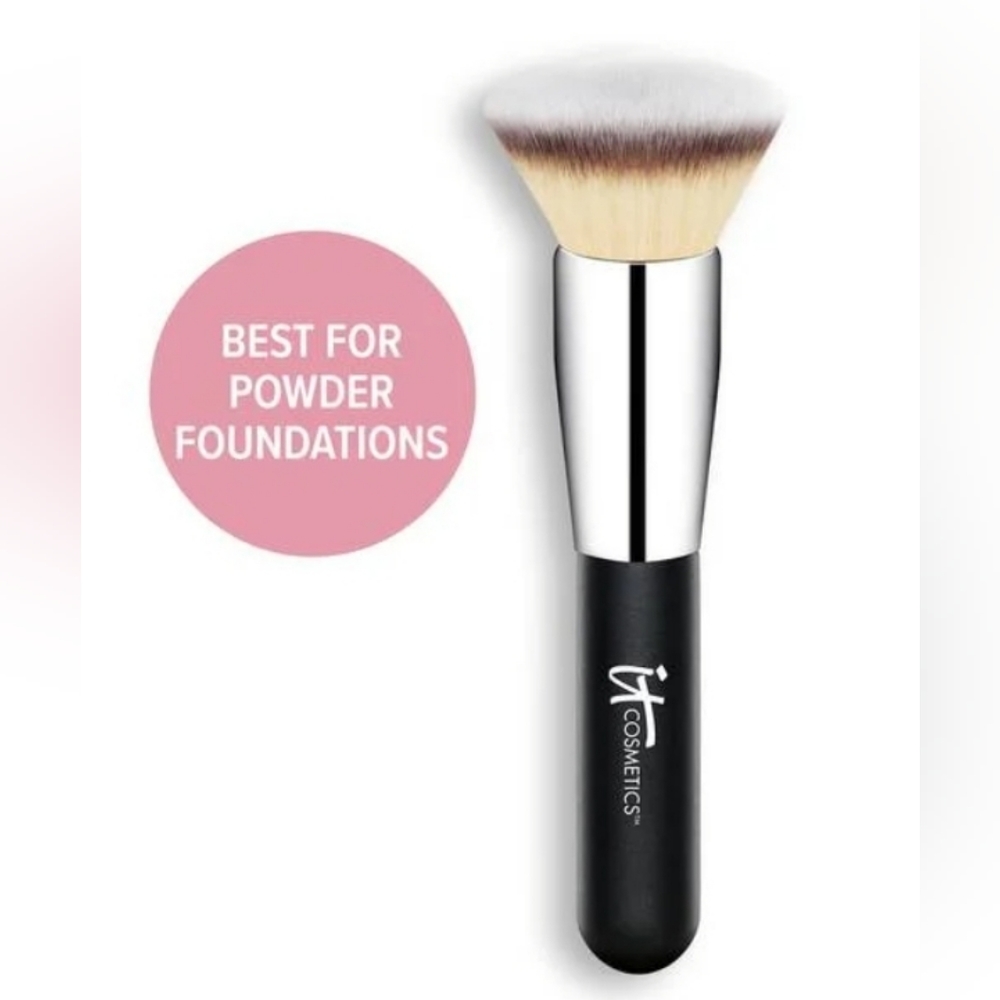 It Cosmetics Heavenly Luxe flat top buffing foundation brush